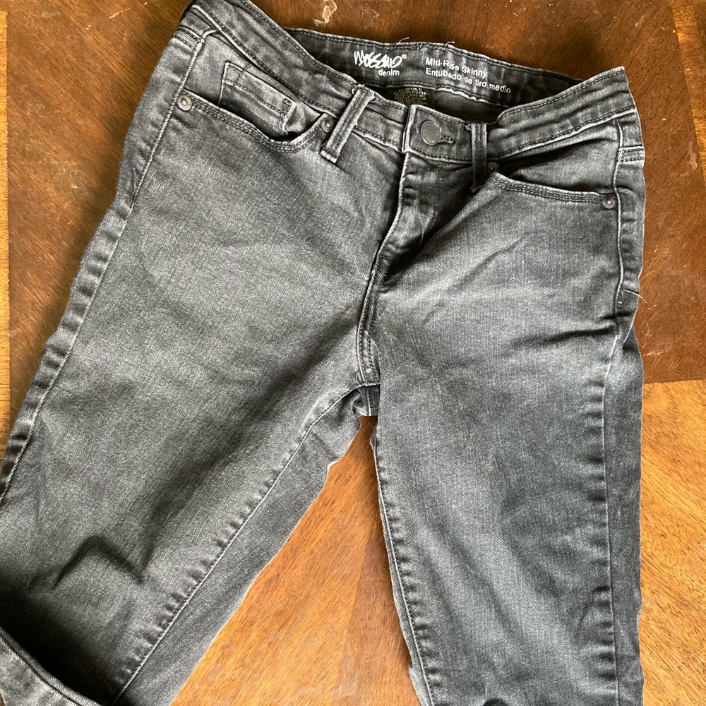 Grey skinnies
